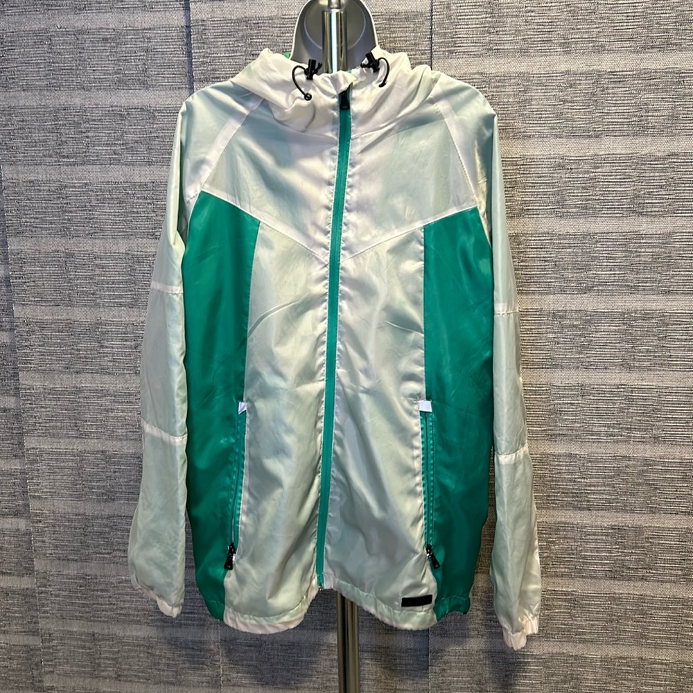 Men’s white and green lightweight jacket